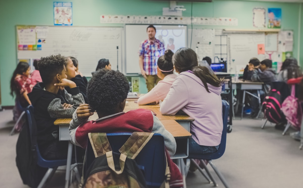 Modern classroom learning with active teacher intervention
